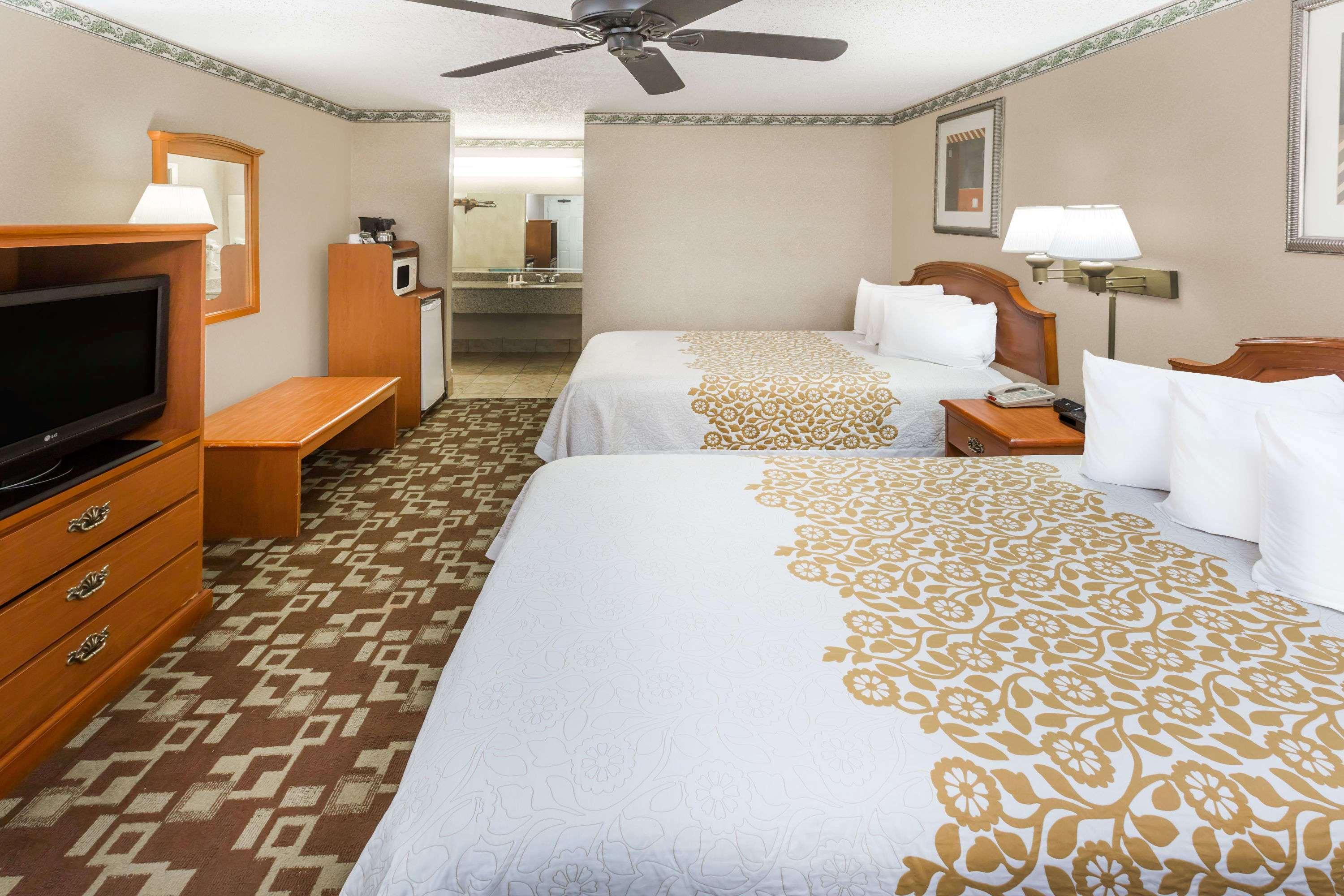 Days Inn By Wyndham Batesville Esterno foto