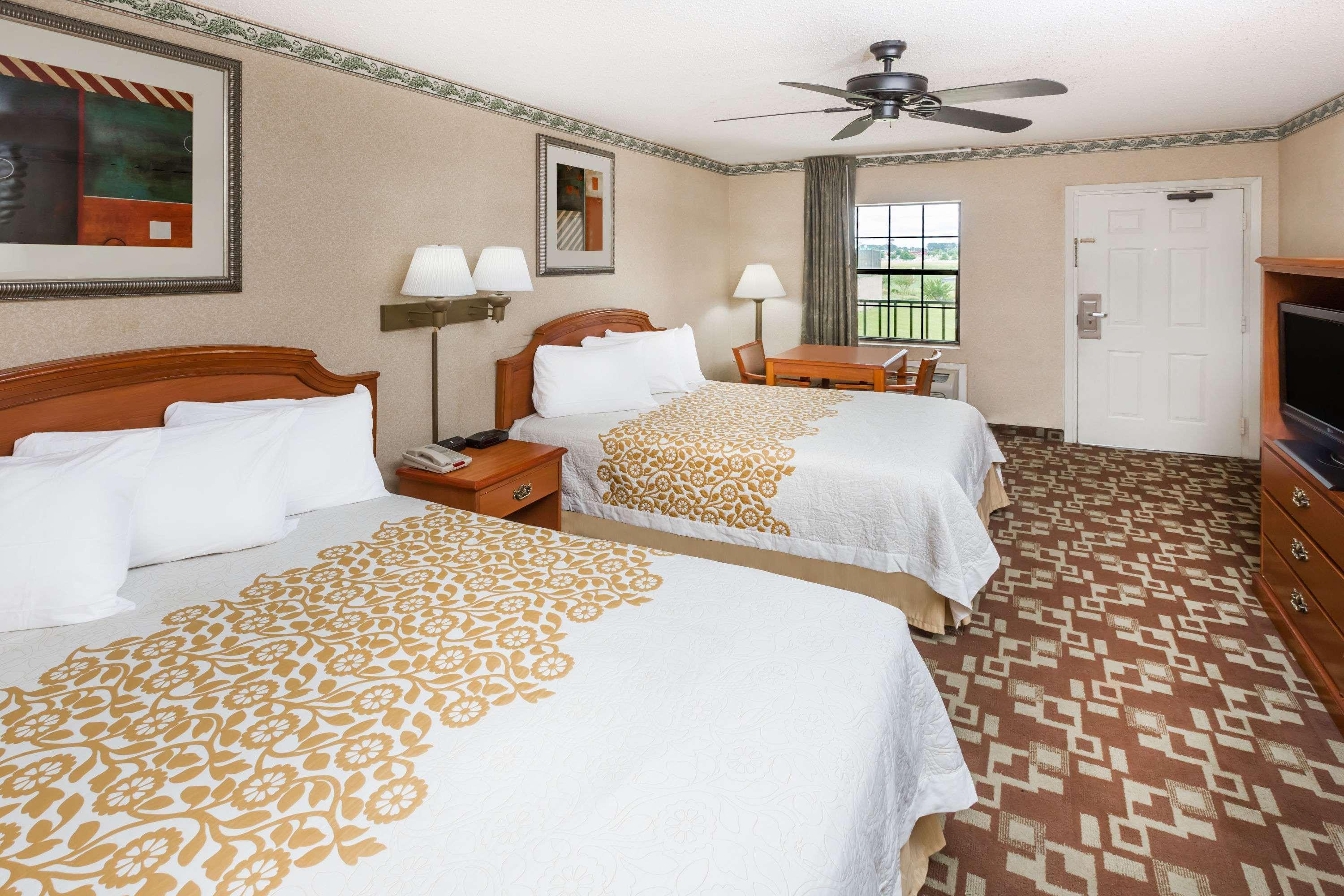 Days Inn By Wyndham Batesville Esterno foto