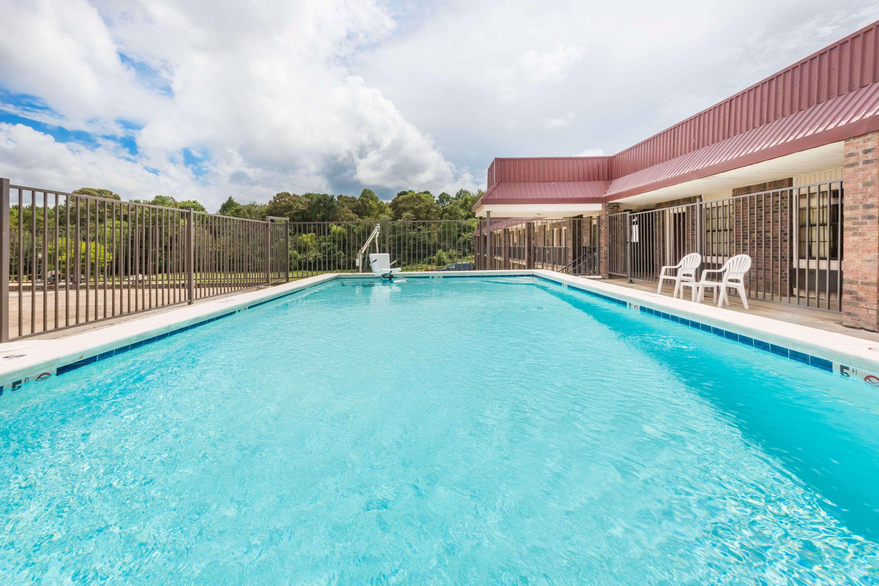Days Inn By Wyndham Batesville Esterno foto