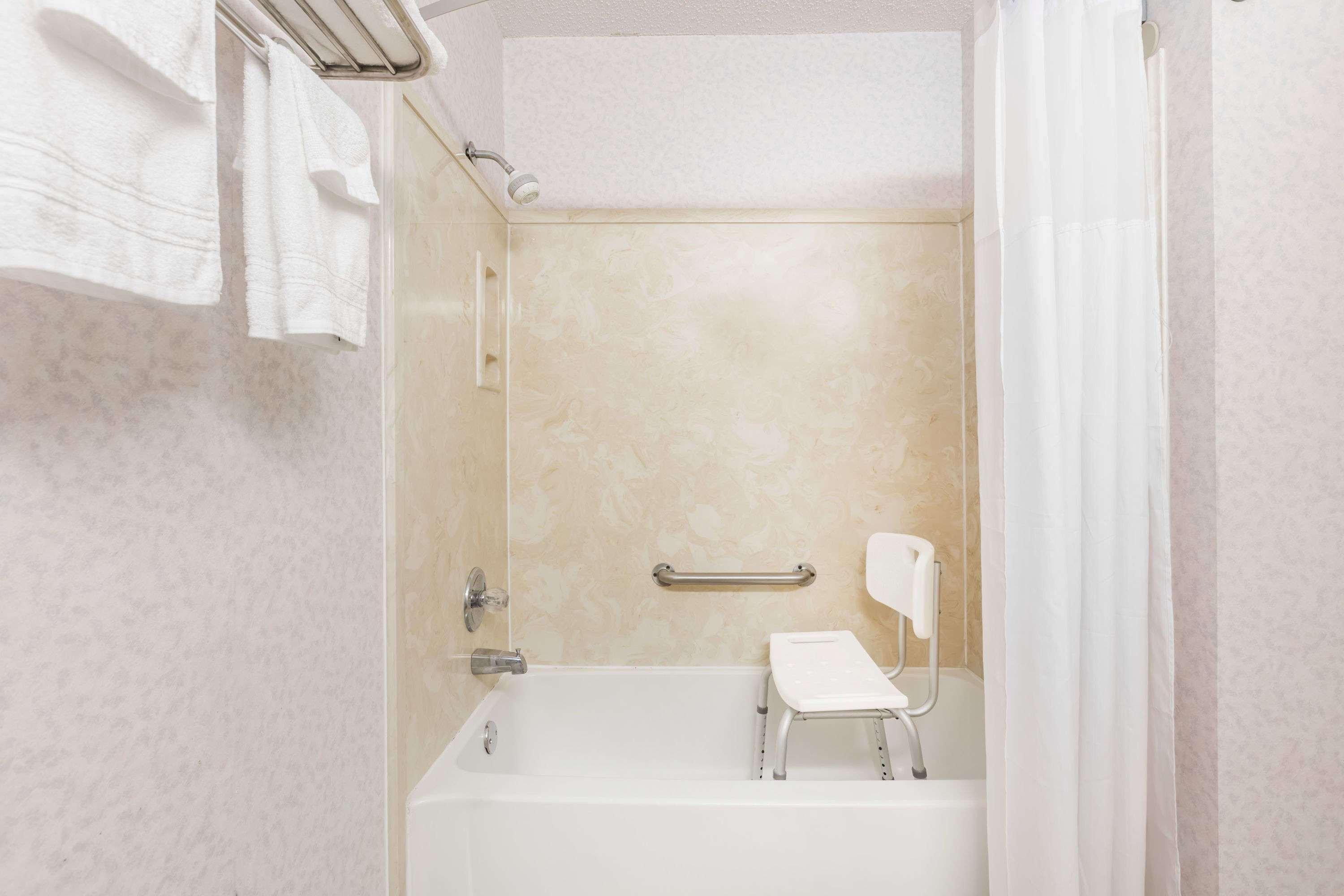 Days Inn By Wyndham Batesville Esterno foto