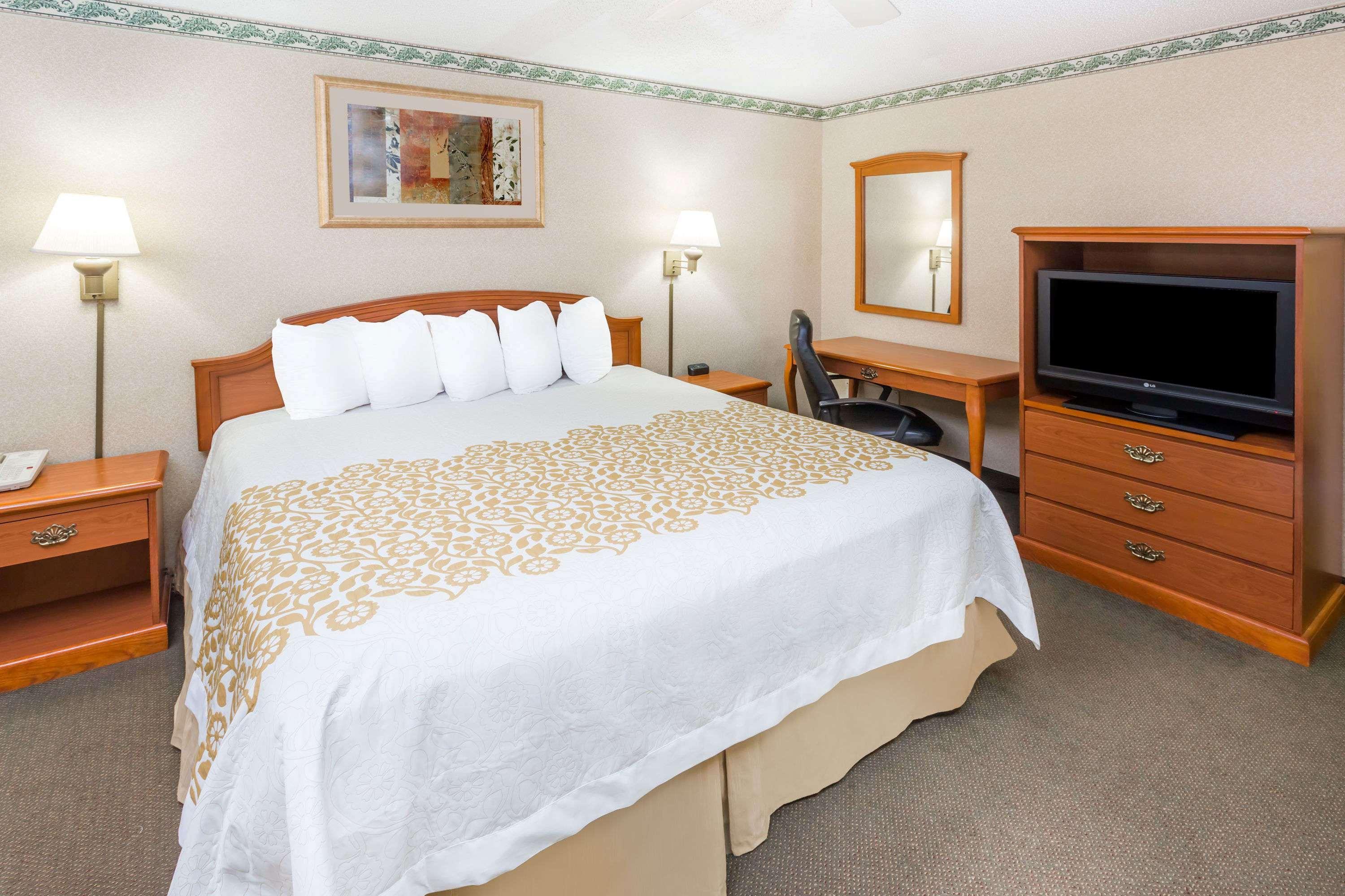 Days Inn By Wyndham Batesville Esterno foto