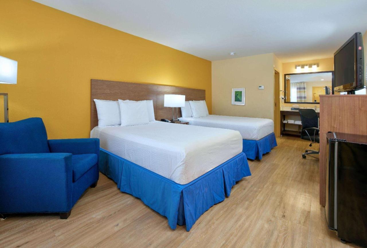 Days Inn By Wyndham Batesville Esterno foto