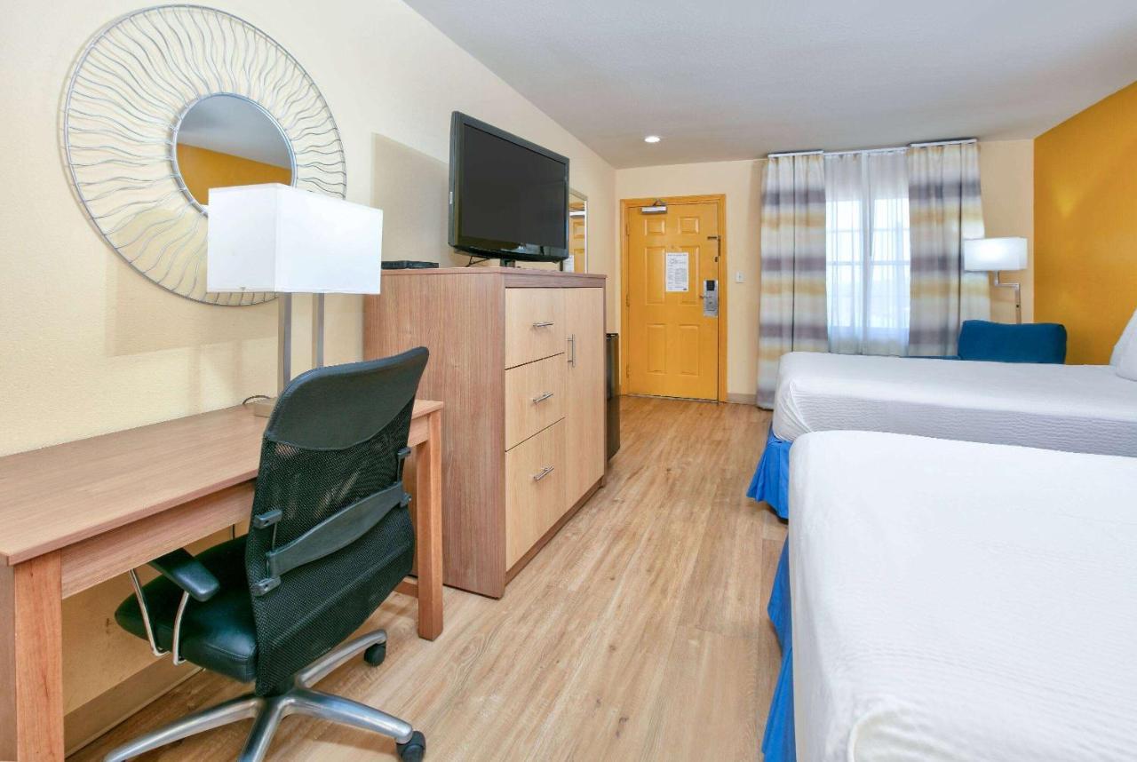 Days Inn By Wyndham Batesville Esterno foto