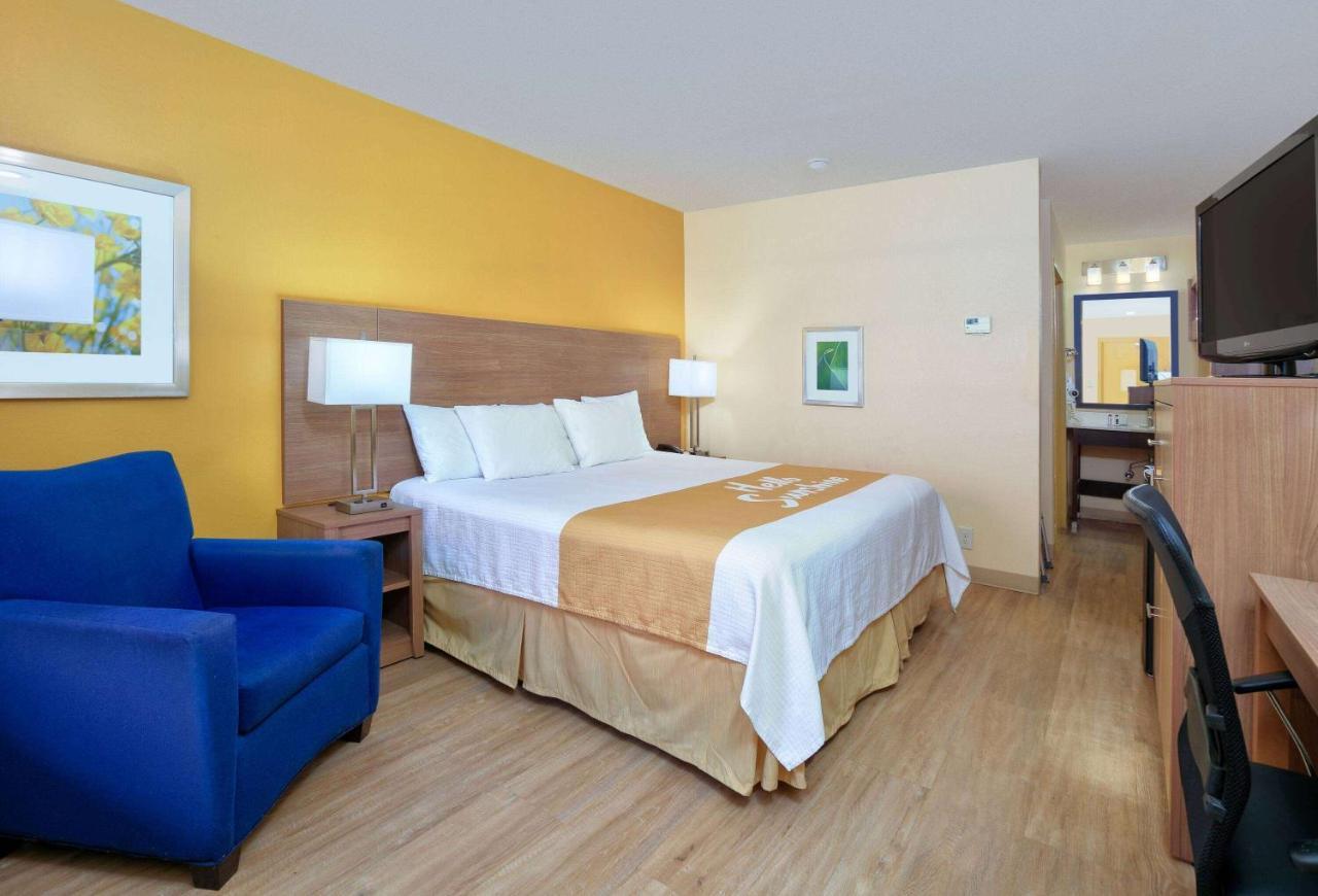 Days Inn By Wyndham Batesville Esterno foto