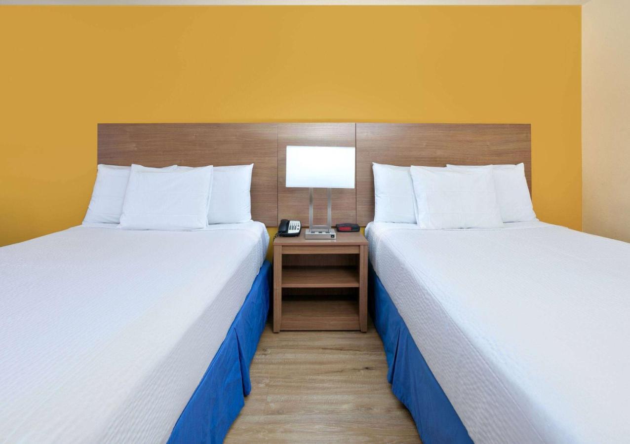 Days Inn By Wyndham Batesville Esterno foto