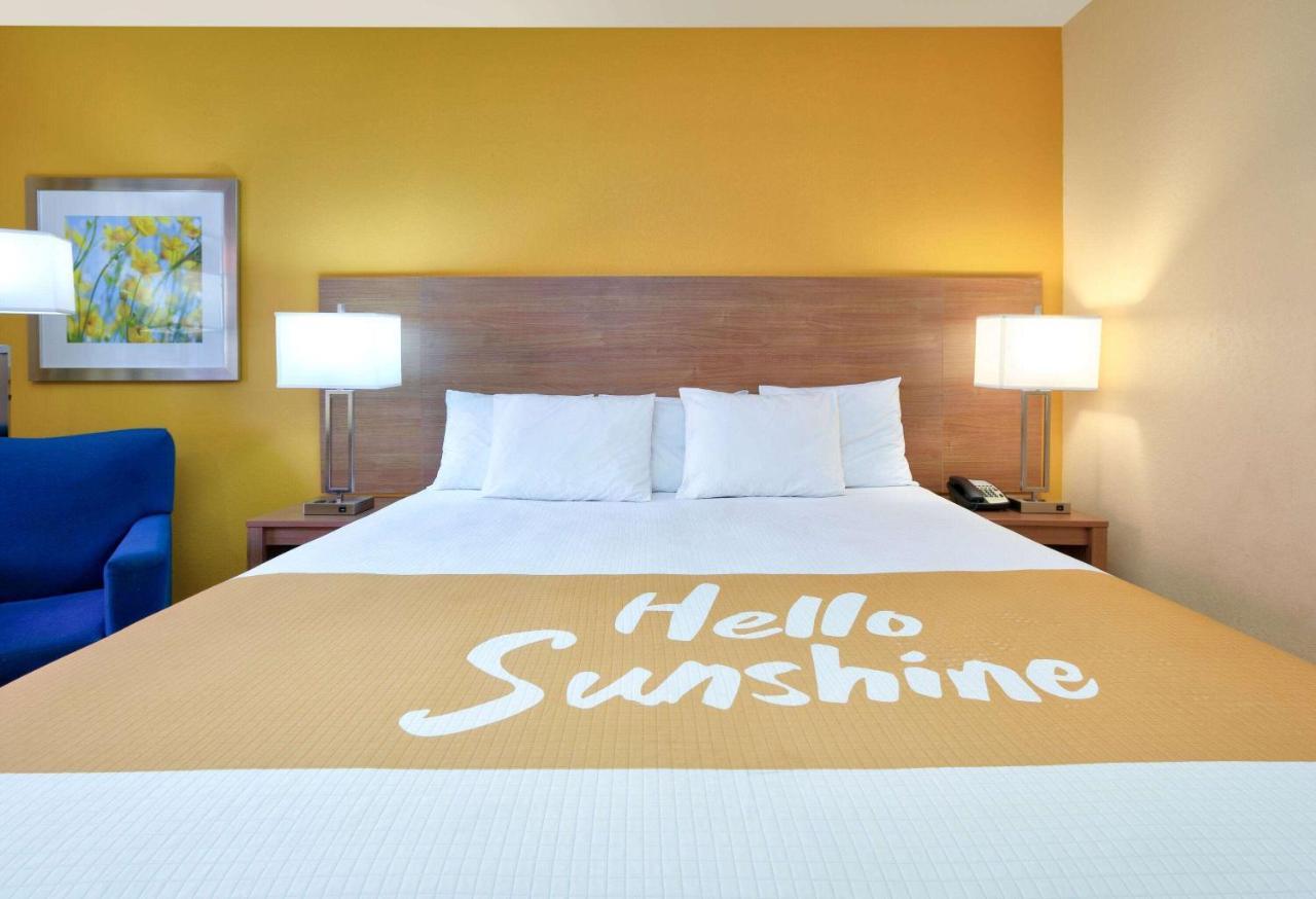 Days Inn By Wyndham Batesville Esterno foto