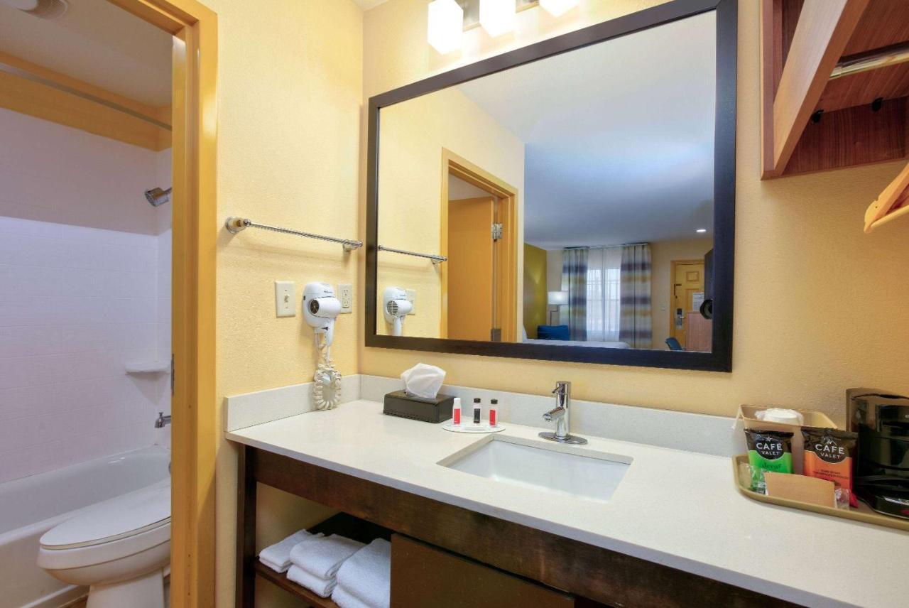 Days Inn By Wyndham Batesville Esterno foto