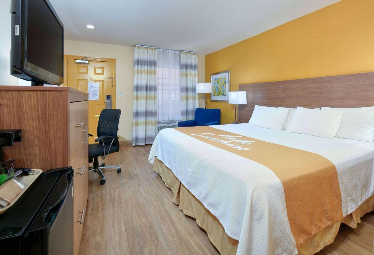 Days Inn By Wyndham Batesville Esterno foto
