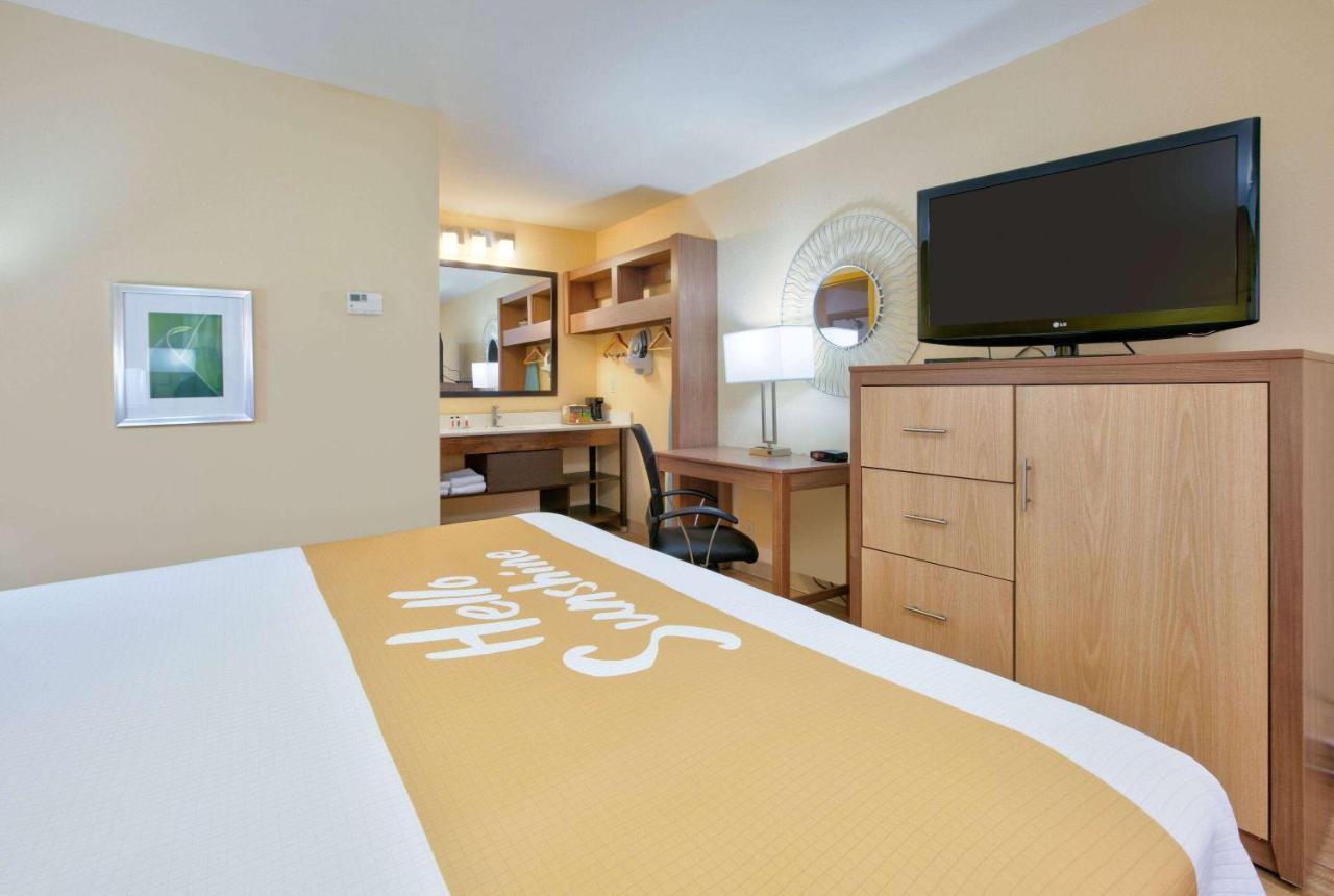Days Inn By Wyndham Batesville Esterno foto