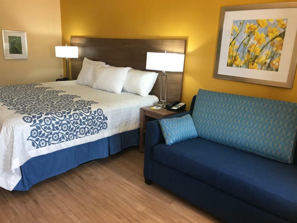 Days Inn By Wyndham Batesville Esterno foto