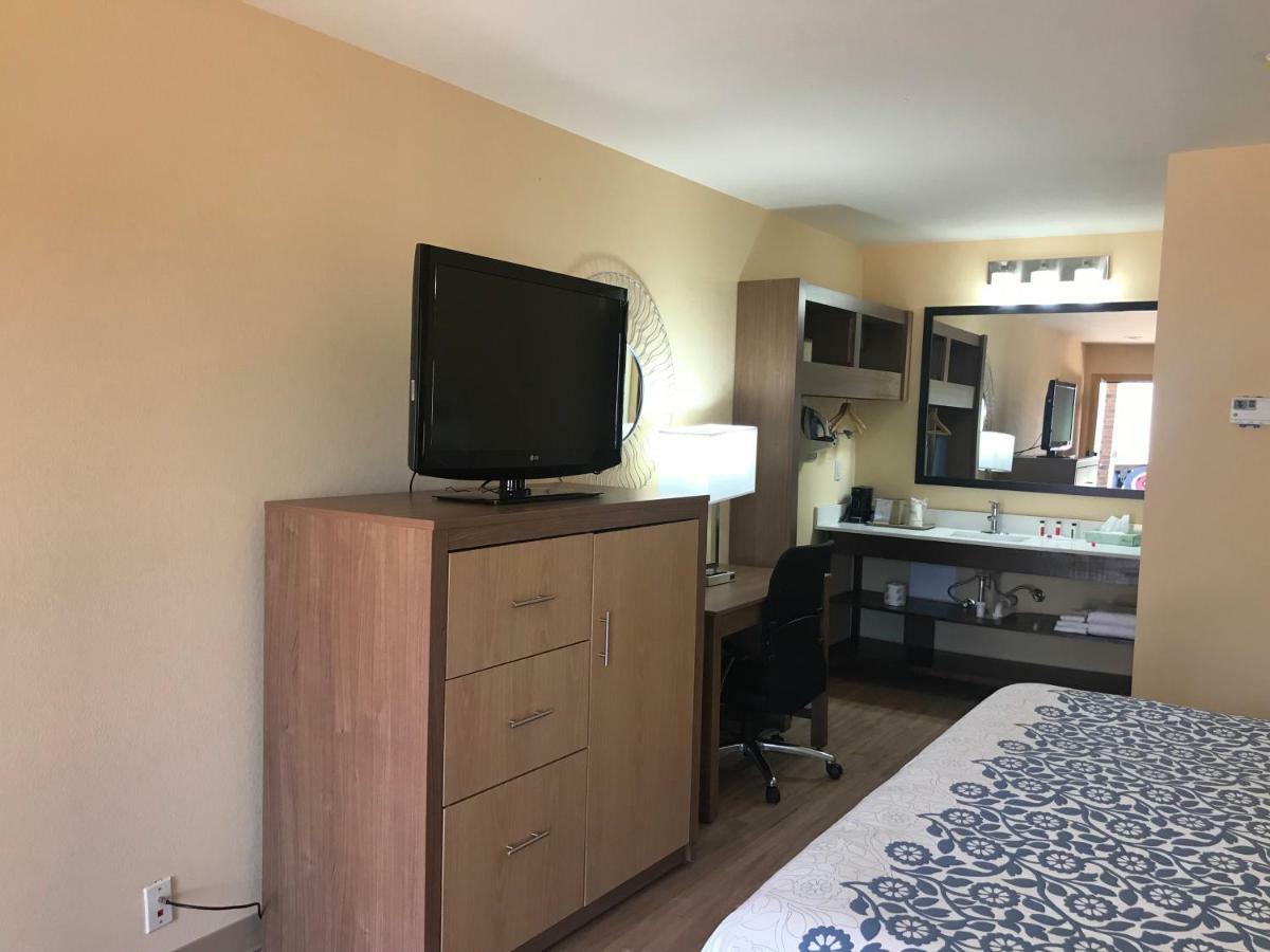 Days Inn By Wyndham Batesville Esterno foto