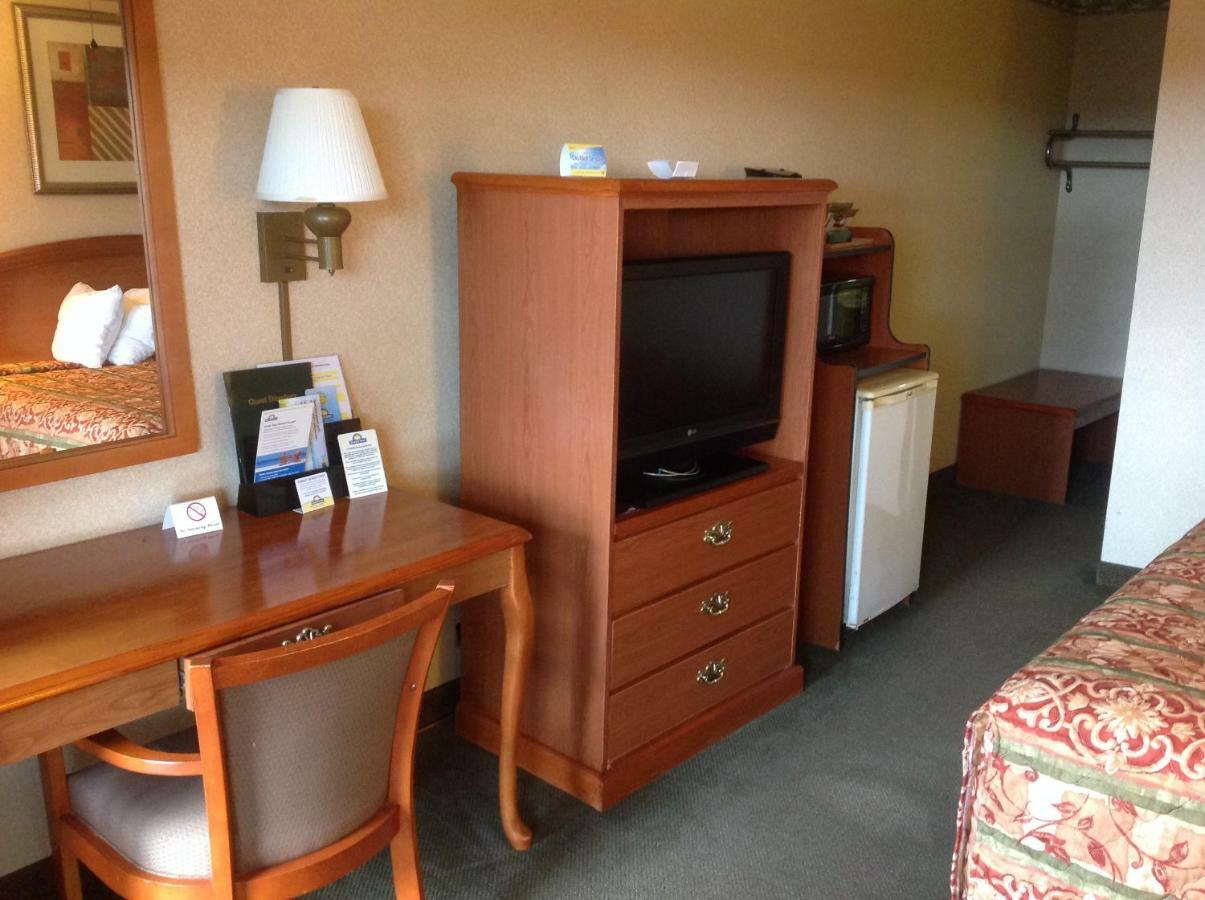 Days Inn By Wyndham Batesville Esterno foto